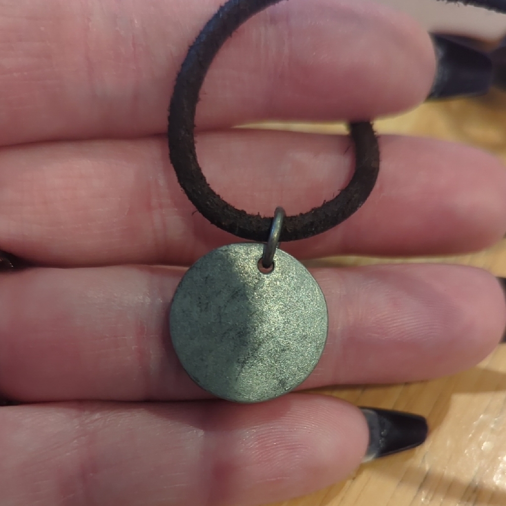 Vintage Hollister Black and Silver Pendant Necklace - Picture 2 of 4